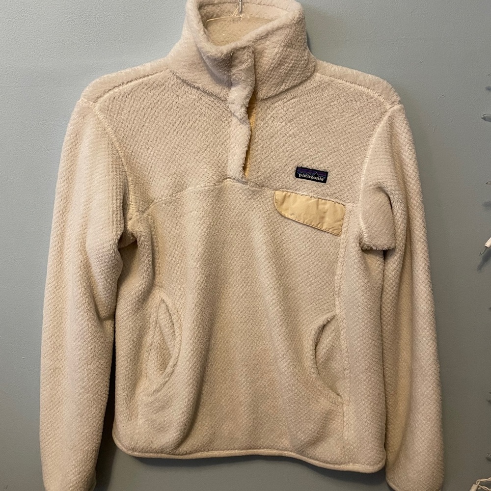 Creme Patagonia pullover